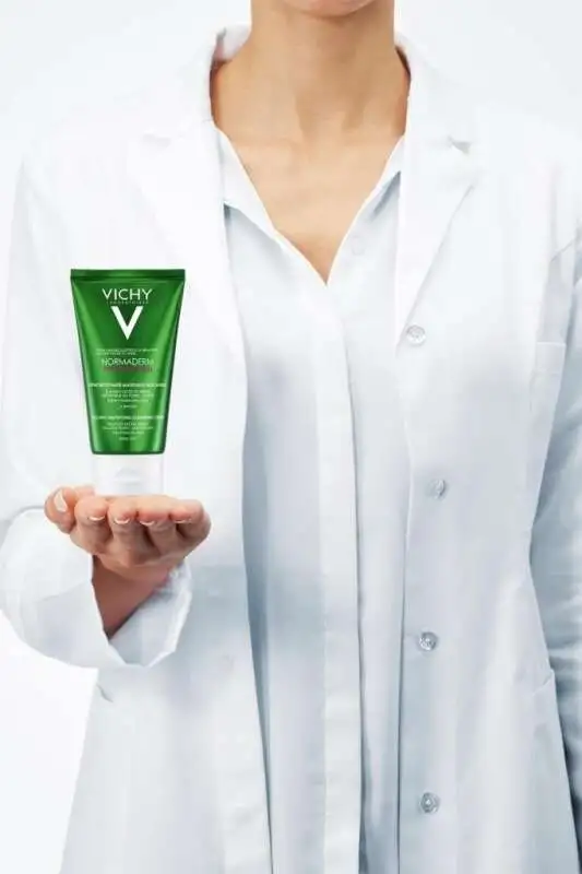 Vichy Normaderm Phytosolution Yağlı Ciltler için Parlama Karşıtı Volkanik Yüz Temizleme Jeli 125 ml - 2